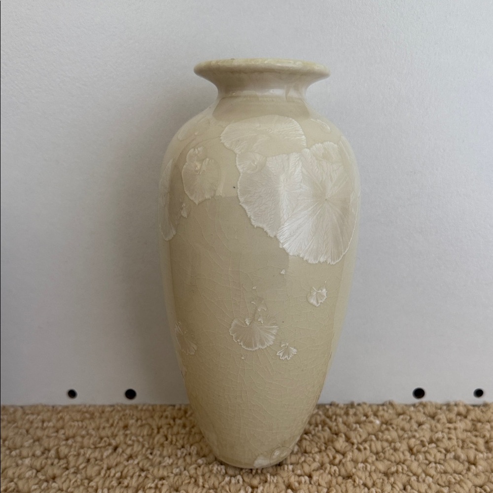 Elegant Cream Floral Vase